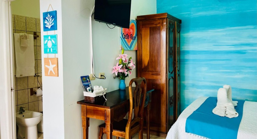 #02 - Poolside Family Room