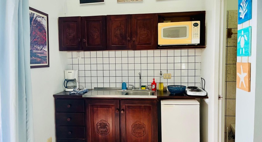 #02 - Poolside Family Room