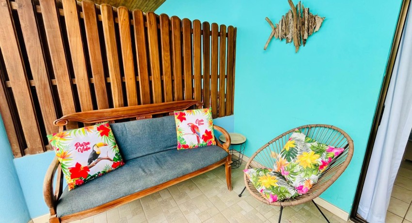 #02 - Poolside Family Room